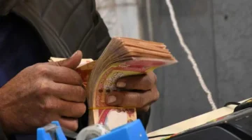 دولار واحد يساوي.. استقرار جديد في سعر صرف الدينار العراقي بالأسواق اليوم